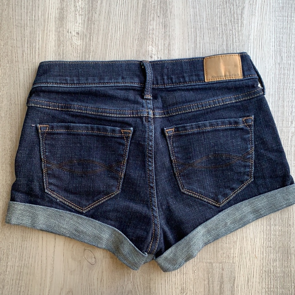 A&F Low Rise Shorts - Picture 3 of 3
